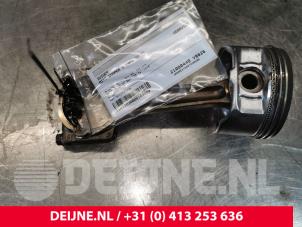 Usagé Piston Mini Mini Cooper S (R53) 1.6 16V Prix € 60,00 Règlement à la marge proposé par van Deijne Onderdelen Uden B.V.