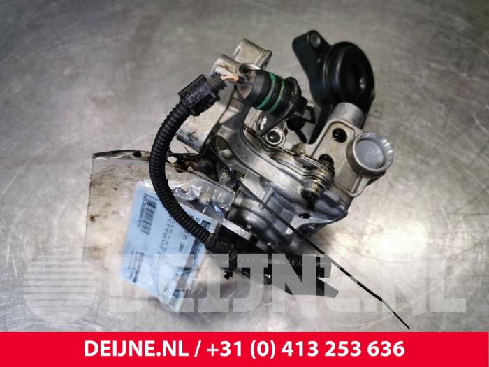 Gebrauchte Ölpumpe Volvo V70 (BW) 2.4 D5 20V Preis € 100,00 Margenregelung angeboten von van Deijne Onderdelen Uden B.V.