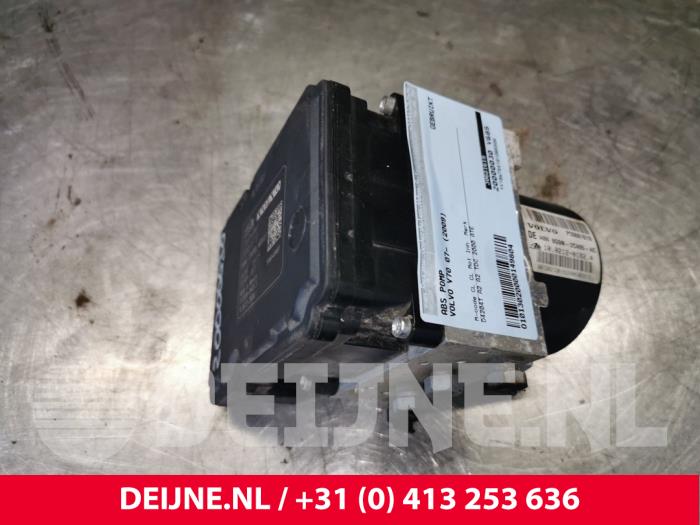 Używane Pompa ABS Volvo V70 (BW) 2.0 D 16V Cena € 120,00 Procedura marży oferowane przez van Deijne Onderdelen Uden B.V.