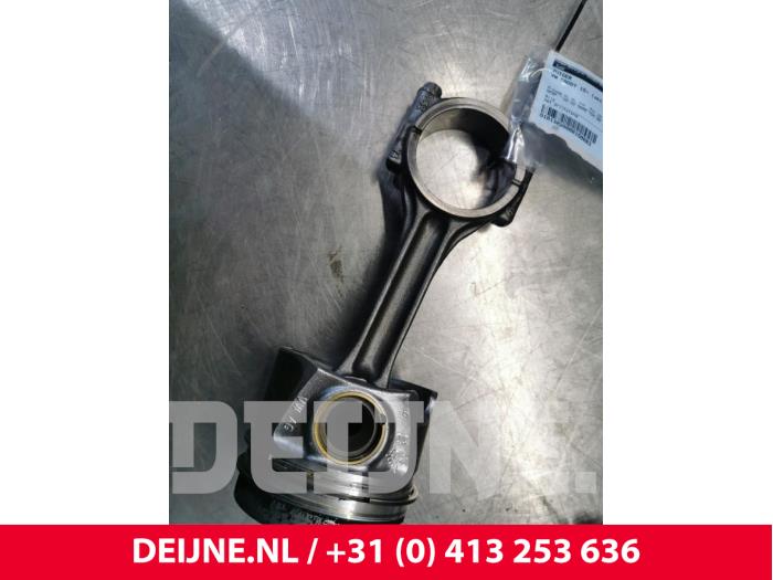 Usados Pistón Volkswagen Caddy IV 2.0 TDI 75 Precio € 121,00 IVA incluido ofrecido por van Deijne Onderdelen Uden B.V.