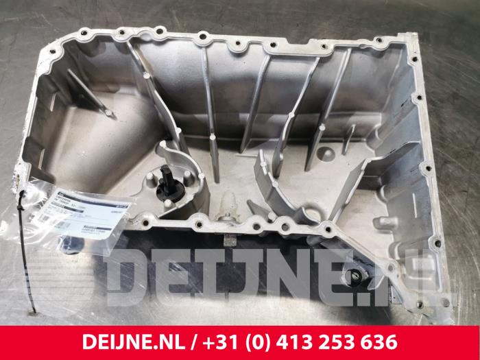 Usagé Couvercle carter Volkswagen Transporter T5 2.5 TDi Prix € 72,60 Prix TTC proposé par van Deijne Onderdelen Uden B.V.