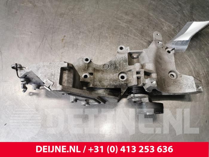 Used Engine mount Volkswagen Caddy Price € 54,45 Inclusive VAT offered by van Deijne Onderdelen Uden B.V.