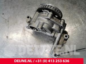 Usagé Pompe à huile Volkswagen Caddy Combi III (2KB,2KJ) 1.6 TDI 16V Prix € 72,60 Prix TTC proposé par van Deijne Onderdelen Uden B.V.
