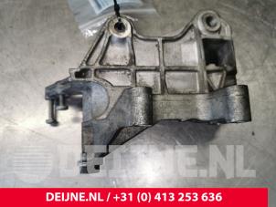 Used Alternator upper bracket Audi A6 Avant (C7) 3.0 TDI V6 24V Quattro Price € 18,00 Margin scheme offered by van Deijne Onderdelen Uden B.V.