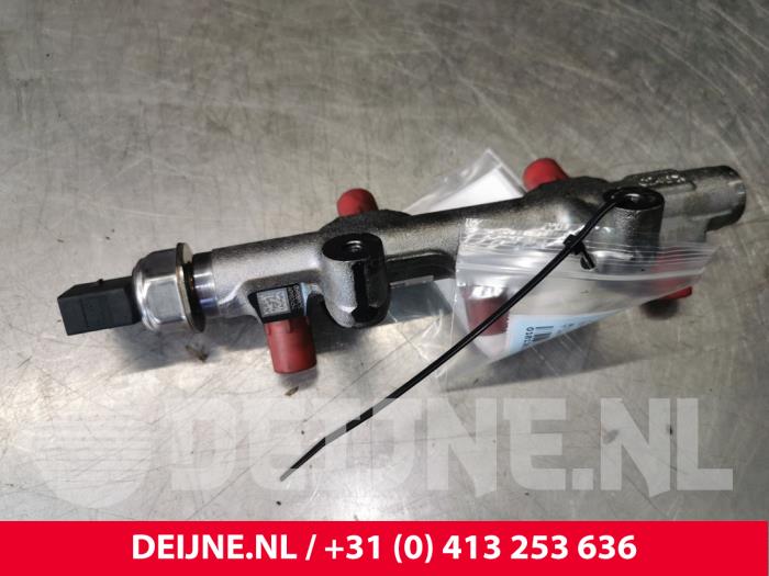 Fuel injector nozzle from a Audi A6 Avant (C7) 3.0 TDI V6 24V Quattro 2016