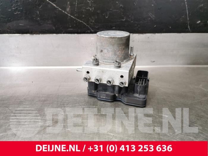 Used ABS pump Volkswagen Crafter (SY) 2.0 TDI FWD Price € 217,80 Inclusive VAT offered by van Deijne Onderdelen Uden B.V.