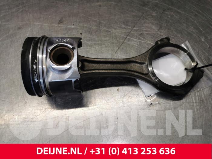 Used Piston Audi Q7 Price € 121,00 Inclusive VAT offered by van Deijne Onderdelen Uden B.V.