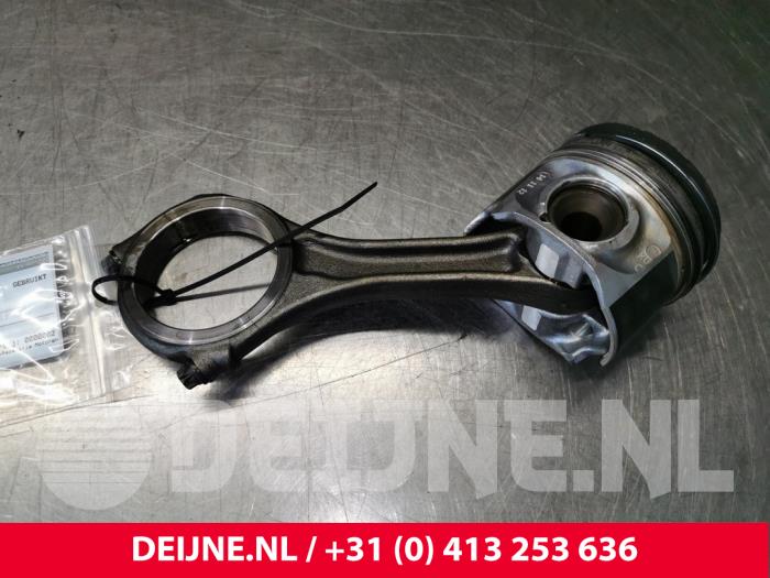 Used Piston Audi Q7 Price € 121,00 Inclusive VAT offered by van Deijne Onderdelen Uden B.V.