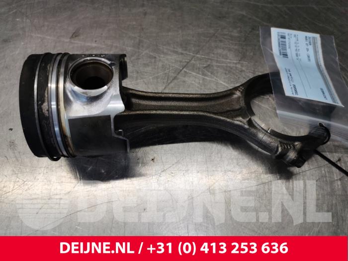 Used Piston Audi Q7 Price € 121,00 Inclusive VAT offered by van Deijne Onderdelen Uden B.V.