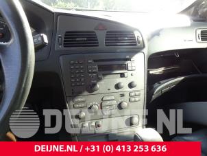 Used Radio/CD player (miscellaneous) Volvo V70 (SW) 2.3 T5 20V Price on request offered by van Deijne Onderdelen Uden B.V.