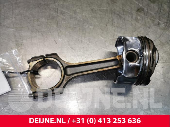 Usagé Piston Volvo V40 (MV) 1.6 T2 GTDi 16V Prix € 100,00 Règlement à la marge proposé par van Deijne Onderdelen Uden B.V.