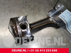 Usados Pistón Volvo V40 (MV) 1.6 T2 GTDi 16V Precio € 100,00 Norma de margen ofrecido por van Deijne Onderdelen Uden B.V.