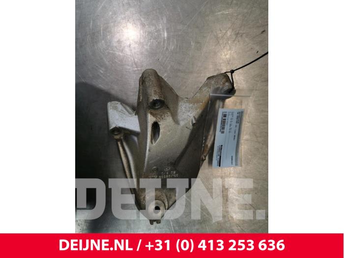 Used Engine mount Volkswagen Crafter 2.0 TDI 16V Price € 48,40 Inclusive VAT offered by van Deijne Onderdelen Uden B.V.