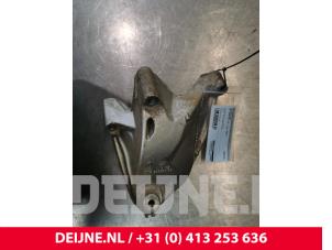 Used Engine mount Volkswagen Crafter 2.0 TDI 16V Price on request offered by van Deijne Onderdelen Uden B.V.
