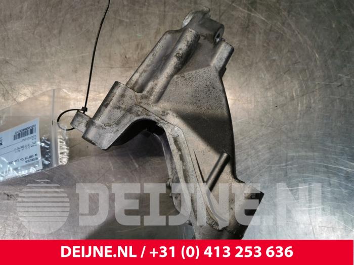 Used Engine mount Volkswagen Crafter 2.0 TDI 16V Price € 30,25 Inclusive VAT offered by van Deijne Onderdelen Uden B.V.