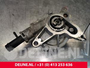 Używane Pompa prózniowa (Diesel) Opel Movano Cena € 72,60 Z VAT oferowane przez van Deijne Onderdelen Uden B.V.