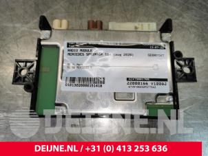 Usagé Module radio Mercedes eSprinter 3,5t (907.6/910.6) eSprinter Prix € 90,75 Prix TTC proposé par van Deijne Onderdelen Uden B.V.