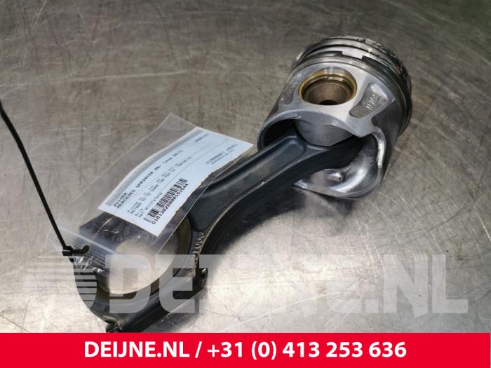 Usados Pistón Mercedes Sprinter 3,5t (906.63) 316 CDI 16V Precio € 121,00 IVA incluido ofrecido por van Deijne Onderdelen Uden B.V.