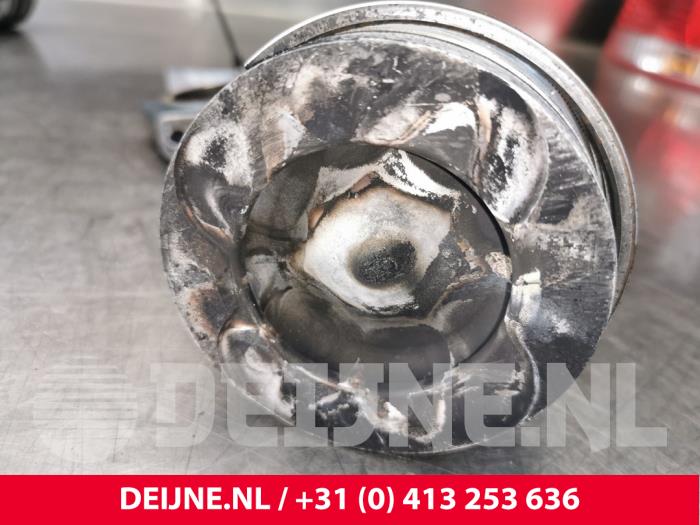Kolben van een Mercedes-Benz Sprinter 3,5t (906.63) 316 CDI 16V 2013