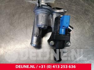 Usados Cuerpo de termostato Volvo V40 (MV) 1.6 T3 GTDi 16V Precio € 50,00 Norma de margen ofrecido por van Deijne Onderdelen Uden B.V.