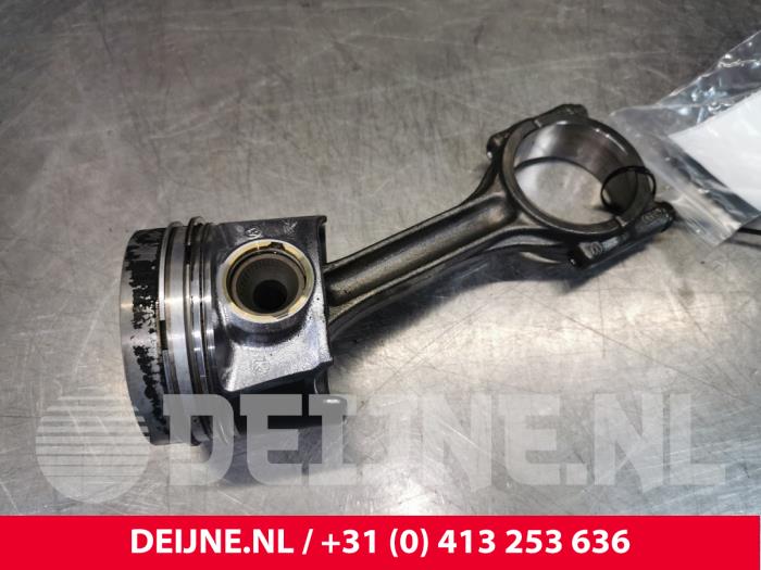 Usados Pistón Volkswagen Caddy IV 2.0 TDI 102 Precio € 121,00 IVA incluido ofrecido por van Deijne Onderdelen Uden B.V.