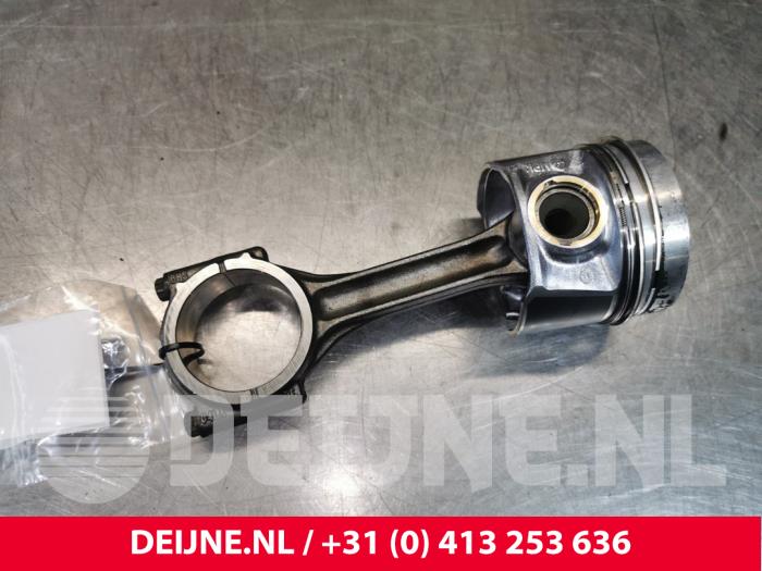 Usados Pistón Volkswagen Caddy IV 2.0 TDI 102 Precio € 121,00 IVA incluido ofrecido por van Deijne Onderdelen Uden B.V.