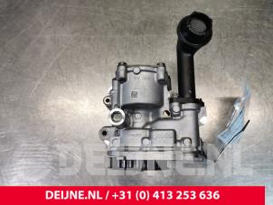 Usagé Pompe à huile Volkswagen Caddy IV 2.0 TDI 102 Prix € 145,20 Prix TTC proposé par van Deijne Onderdelen Uden B.V.