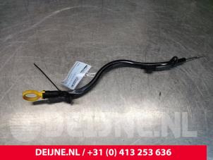 Used Oil dipstick Volkswagen Caddy IV 2.0 TDI 102 Price € 18,15 Inclusive VAT offered by van Deijne Onderdelen Uden B.V.