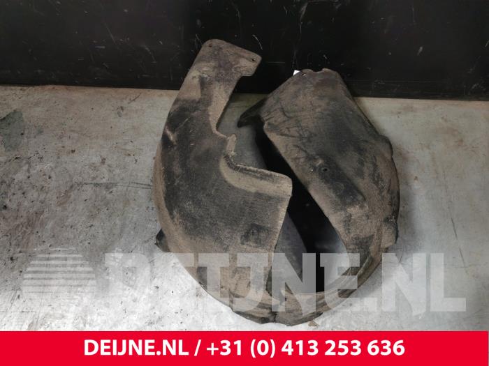 Używane Nadkole Tesla Model X 100D Cena € 60,50 Z VAT oferowane przez van Deijne Onderdelen Uden B.V.