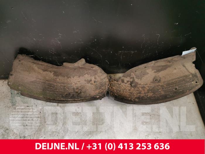 Używane Nadkole Tesla Model X 100D Cena € 72,60 Z VAT oferowane przez van Deijne Onderdelen Uden B.V.
