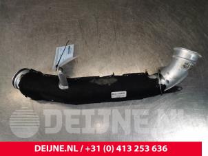 Używane Waz ssacy powietrza Mercedes E (W213) E-220d 2.0 Turbo 16V Cena € 25,00 Procedura marży oferowane przez van Deijne Onderdelen Uden B.V.