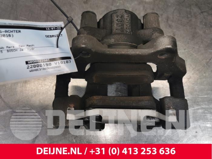 Gebrauchte Bremszange rechts hinten BMW 3 serie (F30) 318i 1.5 TwinPower Turbo 12V Preis € 50,00 Margenregelung angeboten von van Deijne Onderdelen Uden B.V.