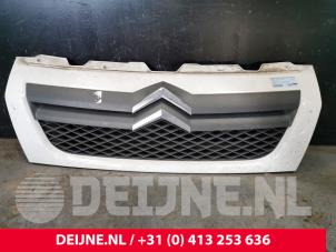 Used Grille Citroen Jumper (U9) 3.0 HDi 160 Euro 4 Price € 90,75 Inclusive VAT offered by van Deijne Onderdelen Uden B.V.