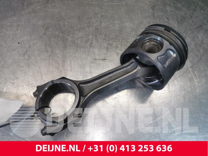 Usados Pistón Ford Transit 2.2 TDCi 16V Precio € 60,50 IVA incluido ofrecido por van Deijne Onderdelen Uden B.V.
