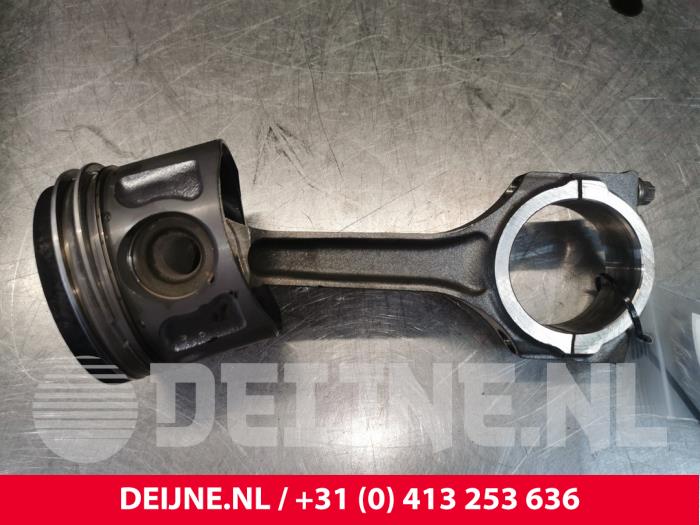 Usados Pistón Ford Transit 2.2 TDCi 16V Precio € 60,50 IVA incluido ofrecido por van Deijne Onderdelen Uden B.V.