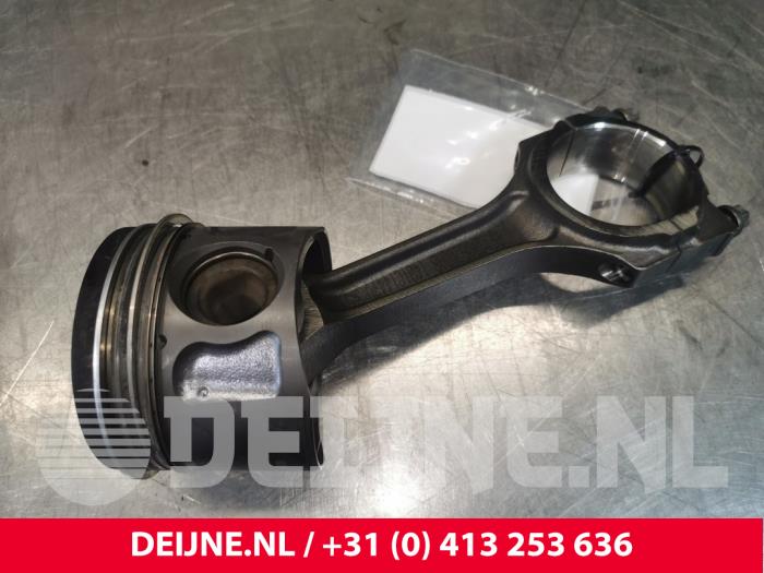 Usados Pistón Ford Transit 2.2 TDCi 16V Precio € 60,50 IVA incluido ofrecido por van Deijne Onderdelen Uden B.V.