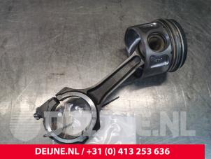 Kolben van een Ford Transit 2.2 TDCi 16V 2009