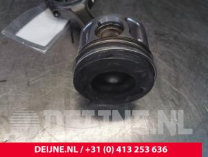 Kolben van een Ford Transit 2.2 TDCi 16V 2009