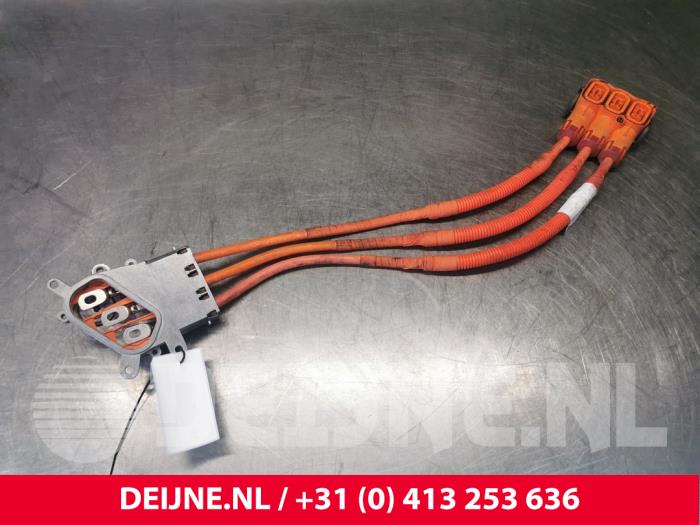 Cable high-voltage from a Volvo V60 II (ZW) 2.0 T6 16V Twin Engine 2021