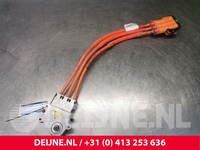 Cable high-voltage from a Volvo V60 II (ZW) 2.0 T6 16V Twin Engine 2021