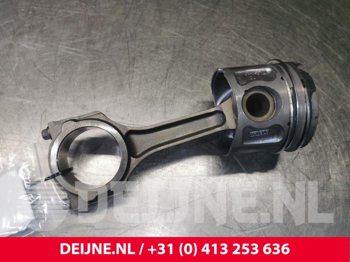Usados Pistón Ford Transit Precio € 72,60 IVA incluido ofrecido por van Deijne Onderdelen Uden B.V.