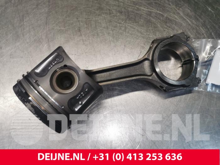 Usados Pistón Ford Transit Precio € 72,60 IVA incluido ofrecido por van Deijne Onderdelen Uden B.V.