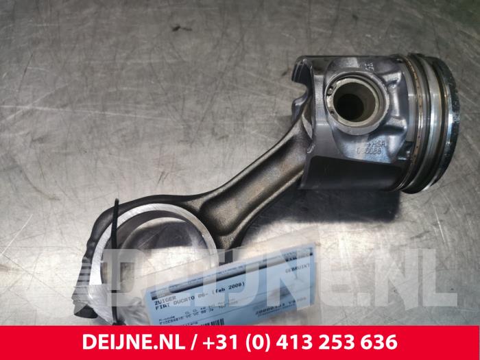 Piston d'un Fiat Ducato (250) 3.0 D 160 Multijet Power 2008