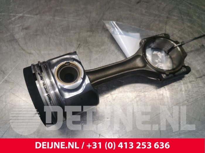 Usagé Piston Volkswagen Transporter Prix € 96,80 Prix TTC proposé par van Deijne Onderdelen Uden B.V.