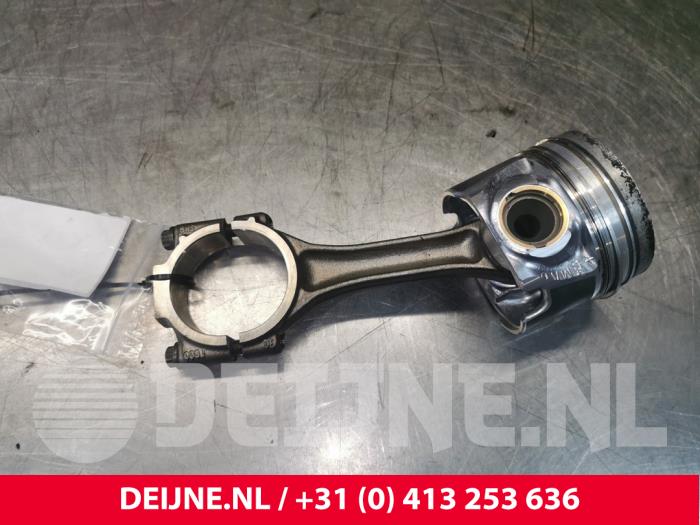 Usagé Piston Volkswagen Transporter Prix € 96,80 Prix TTC proposé par van Deijne Onderdelen Uden B.V.
