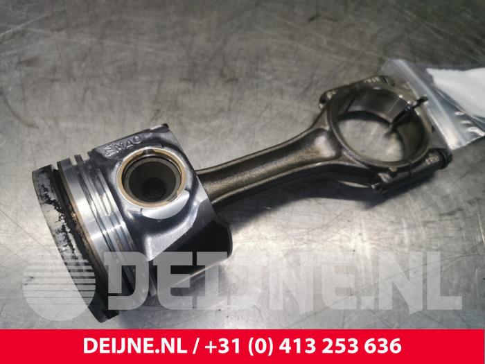 Usagé Piston Volkswagen Transporter Prix € 96,80 Prix TTC proposé par van Deijne Onderdelen Uden B.V.