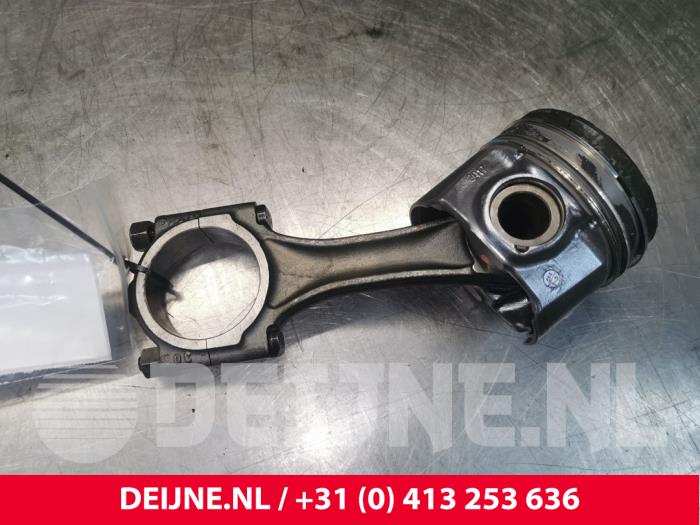 Używane Tlok Citroen Jumper Cena € 157,30 Z VAT oferowane przez van Deijne Onderdelen Uden B.V.