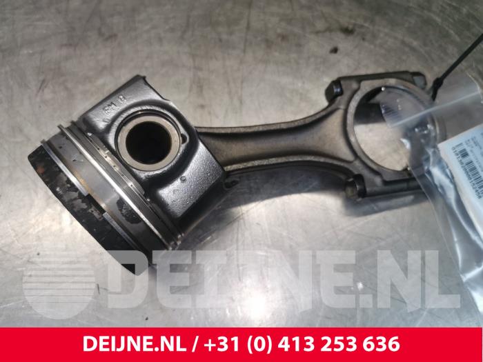 Używane Tlok Citroen Jumper Cena € 151,25 Z VAT oferowane przez van Deijne Onderdelen Uden B.V.