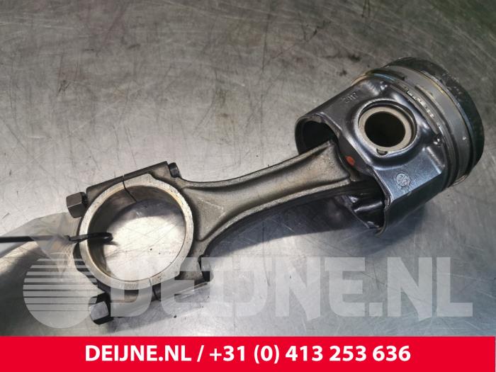 Używane Tlok Citroen Jumper Cena € 157,30 Z VAT oferowane przez van Deijne Onderdelen Uden B.V.