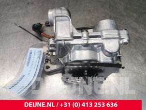 Used Oil pump Volvo V40 (MV) 2.0 D4 16V Price € 100,00 Margin scheme offered by van Deijne Onderdelen Uden B.V.